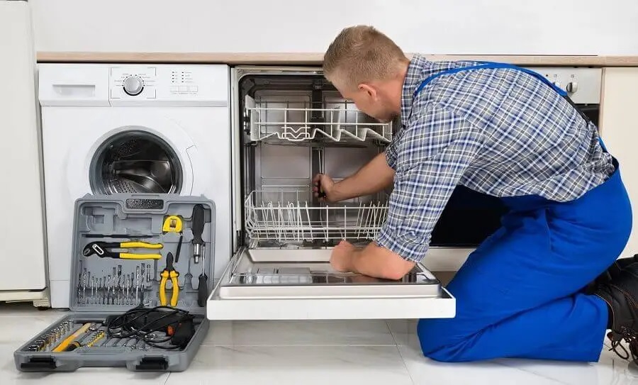 Sincan Siemens servisi teknisyen ekibi beyaz eşya tamiri yaparken